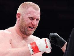 фото - Сергей Харитонов жёстко вырубил стронгмена Оли Томпсона в Дубае: видео нокаута