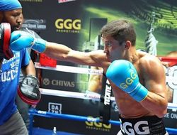 фото - Головкин на открытой тренировке, Ковалёв привёз Макгирта в Москву, Тайсон курит огромный косяк — соцсети