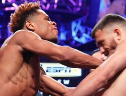 фото - Ломаченко отправили к доктору после толчка Хэйни. Девина оштрафуют — ESPN