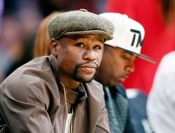 фото - Мэйуэзер не знает, на кого ставить в бою Фьюри и Уайлдера