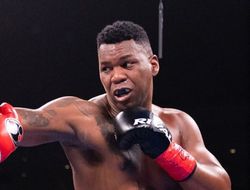 фото - Украинец Выхрист проиграл техническим нокаутом Перо: видео