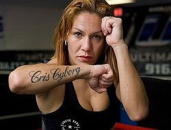 фото - Крис «Киборг» подписана в UFC и бросает вызов Раузи