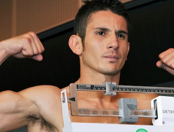 фото - Маурисио Эррера протестирует небитого проспекта Хосе Бенавидеса