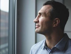 фото - Владимир Кличко катается на вейкборде, Бриггс рядом не замечен — видео