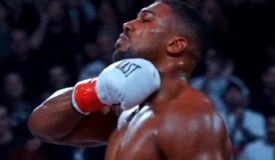 Кадр дня: Энтони Джошуа с флагом Украины