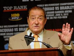 фото - Арум назвал лидеров в «гонке за Пакьяо»