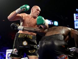 фото - Тайсон Фьюри нокаутировал Деонтея Уайлдера. Оба падали