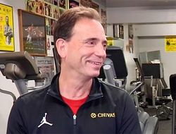 фото - Усик в Украине, как Головкин в Казахстане — промоутер