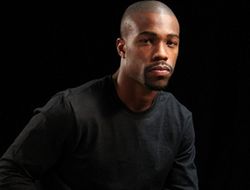 фото - Гэри Расселл легко перебоксировал Криса Мартина