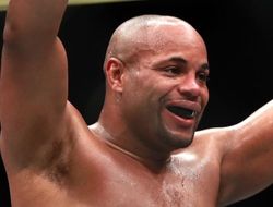 фото - UFC 230: Даниэль Кормье остался чемпионом, задушив Льюиса