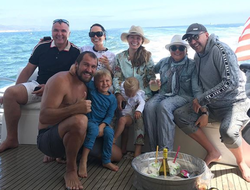 фото - Самоизоляция Ковалёва и Климаса, Олейник в стиле Стейтема, Мендес молится за Абдулманапа — соцсети 