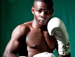 фото - Ригондо уже не едет в Британию, обещает «взрыв» карьеры в сентябре