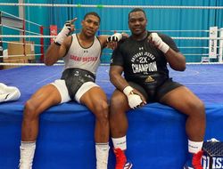 фото - «Усик будет куражиться, но Джошуа его уберёт». Прогноз от спарринг-партнёра Эй-Джея