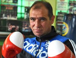 фото - Последний победитель Мэйуэзера вернулся на ринг в 46 лет