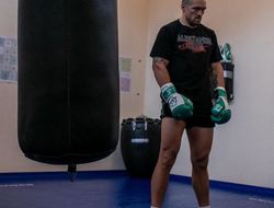 фото - Видел Усика в лагере Кличко. Он ненастоящий во всём — Уайт