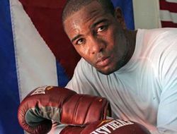 фото - Видео: Юниэр Дортикос не смог нокаутировать Эдисона Миранду