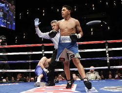 фото - Проспект Джесси Магдалено легко прошёл Рауля Идальго