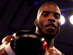 фото - Лоуренс Околи завоевал второй титул, остановив Люка Уоткинса