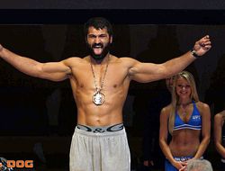 фото - Видео взвешивания перед UFC Fight Night 93: Андрей Орловский — Джош Барнетт