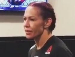 фото - Легендарная экс-чемпионка UFC передумала выходить на пенсию