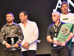 фото - Бетербиев о Гвоздике, Усик и Ломаченко получили награды от WBC, Ковалёв на дне рождения — соцсети