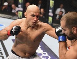 фото - UFC: Джуниор дос Сантос вернулся, «засушив» Благоя Иванова