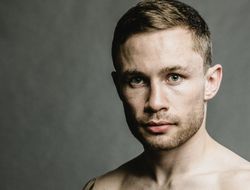 фото - Кадр дня: Фрэмптон и 300 британцев за пивом в пабе