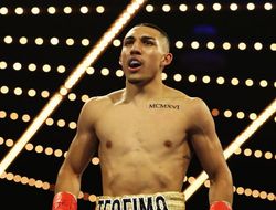 фото - Мнение: Теофимо Лопес нокаутирует Ломаченко в поздних раундах