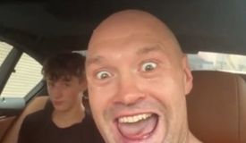 Фьюри назвал тренера на бой с Махмудовым: «Смотрите, кого я нашёл в кемпе»