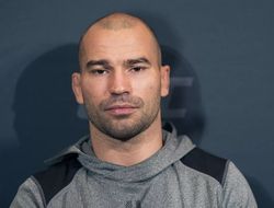 фото - «В России к нам домой приходили ребята с оружием. Мы решили: нужно куда-то свинтить». Артем Лобов — откровенно о жизни и карьере