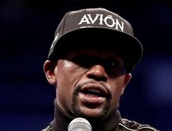 фото - Мэйуэзер: Хочу помогать молодым бойцам и найти следующего Флойда