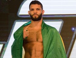 фото - Ислам Махачев будет бит досрочно. Мойзес прогнозирует ТКО или сабмишен на UFC в субботу