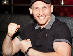 фото - Дмитрий Кудряшов сравнил ударную мощь Гассиева и Дортикоса — видео