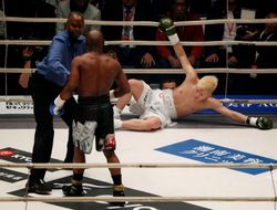 фото - Мнение: Бой Мэйуэзера — постановочный, а Насукава никудышный актёр