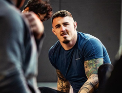 фото - Аспиналл назвал желаемого соперника: «Это личное. Но не в том смысле»