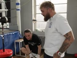 фото - Пол пообещал купить чемпионке автомобиль, если она войдёт в историю бокса