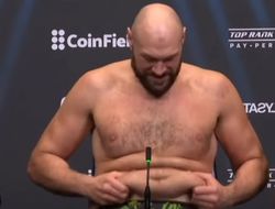 фото - Фьюри предложил Усику ехать домой «с удом в руке». Украинец раздражённо ответил — видео