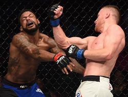 фото - Джастин Гэтжи забил Майкла Джонсона на UFC TUF 25 Finale
