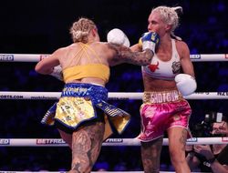 фото - Сексапильная Бриджес впервые отстояла титул, победила досрочно — видео