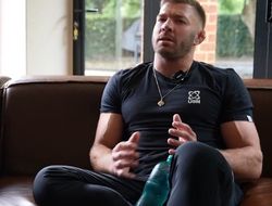 фото - Дю Плесси оценил шансы Стриклэнда в бою с Чимаевым