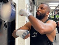 фото - Логан Пол моложе и крупнее, но драться не умеет: мнение экс-чемпиона о бое Мейвезера