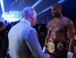 Дюбуа отобрал чемпионский титул у Брайана: видео