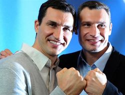 фото - Братья Кличко встретились с одноклассниками и учителями в Казахстане