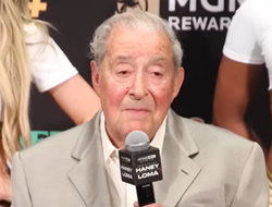 фото - «Это странно». Арум не понимает, почему все судьи боя Хэйни–Ломаченко были из США