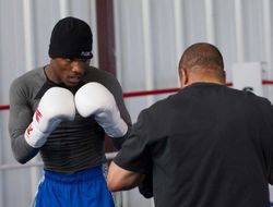 фото - Тренер: У а-Чарло есть всё, чтобы побить и Альвареса, и Головкина