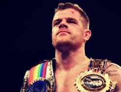 фото - Противник Бетербиева из Англии тягает железо и работает на мешке: видео