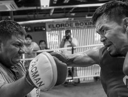 фото - Мэнни Пакьяо дал «в бубен» Бубою, едва не выбив тренеру зуб — фото