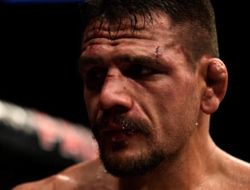 фото - UFC 267 хиреет на глазах: сорван ещё один топовый бой