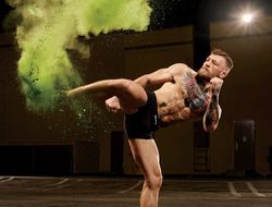 фото - Конор Макгрегор жёстко лупит мешок залеченной ногой: видео