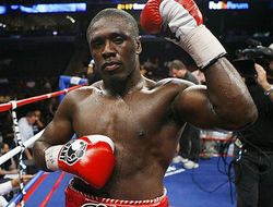 фото - Андре Берто нокаутировал Хосесито Лопеса